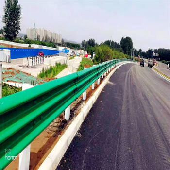 盤山公路防撞護欄板銷售施工廠家高速公路波形護欄波形梁防護欄