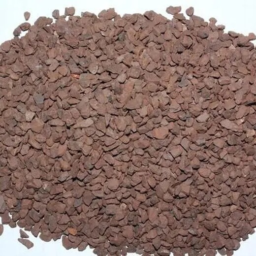 天然錳砂濾料是一種在水處理中具有重要作用的濾料