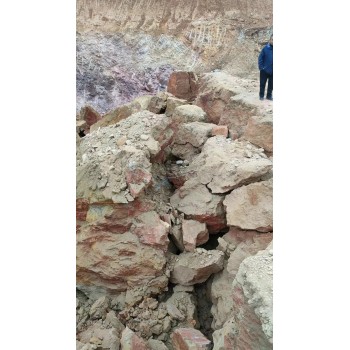 新疆阿拉尔洞采气体爆破设备施工