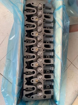 小松挖掘機(jī)pc200-8缸蓋總成6754-11-1101便于安裝性能穩(wěn)定
