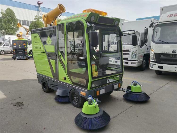 8吨洗扫车厂家分析清扫车司机