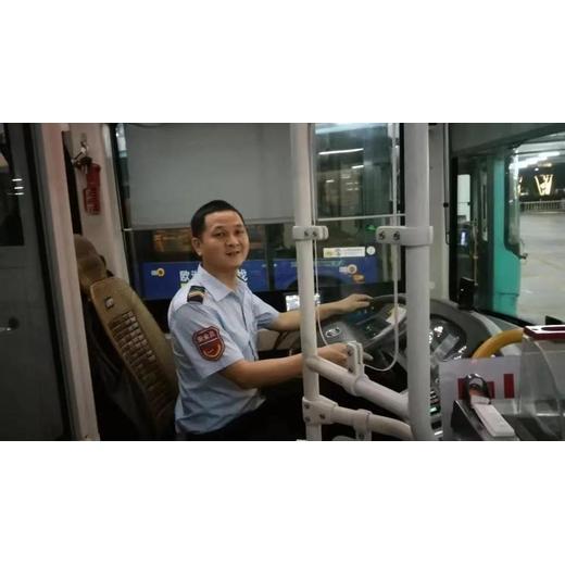 出國勞務(wù)正規(guī)工簽?zāi)晷?5萬急需木工養(yǎng)殖工出國打工