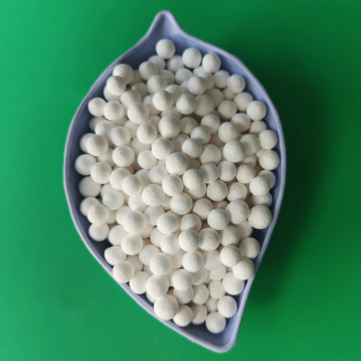 供應(yīng)包頭抗高壓活性氧化鋁球國(guó)標(biāo)3-5mm氧化鋁干燥劑廠家