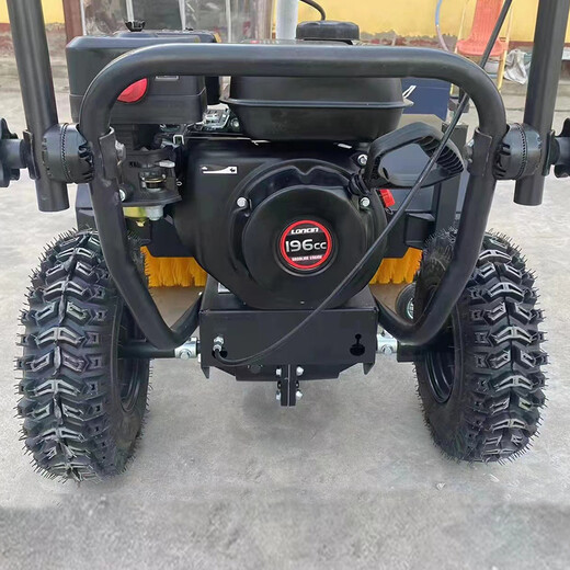 環(huán)保掃路機(jī)小型路面掃路機(jī)掃雪機(jī)批發(fā)工作