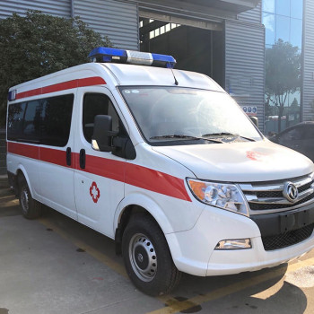 咸阳救护车提供长途转运病人服务，医护团队全程护送