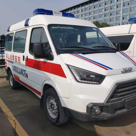 舟山救护车提供长途转运病人服务，医护团队全程护送
