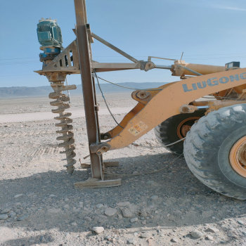 成都市200勾机泥土引孔螺旋钻支持技术现场安装