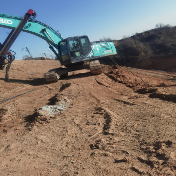 西藏ZD-300型岩石打孔挖改钻支持技术现场安装