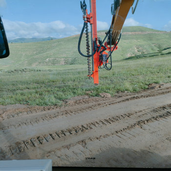 巴音郭楞州ZD-300型挖机改钻机中德联合