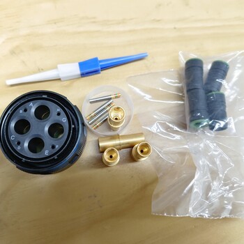 Amphenol射頻連接器L777SDE09P，U65F044360T
