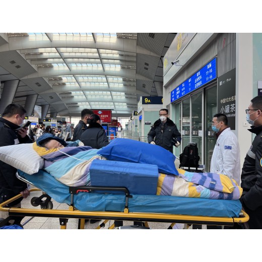 重庆高铁护送患者、康复出院接送，全国连锁，24小时服务
