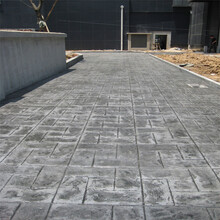  Picture of Kunming cement molding floor road baker packing embossing floor materials delivered to the site