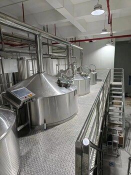 自釀啤酒設(shè)備多少錢一套
