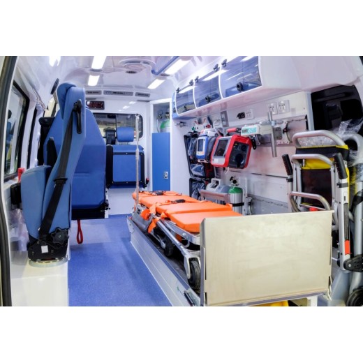 重庆长途120跨省救护车，病人长途出院-派车接送