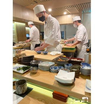 香港餐厅招厨师帮厨服务员洗碗工高薪包吃住正规签注真实可靠