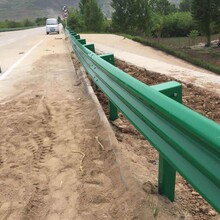西安護(hù)欄板高速公路波形護(hù)欄波形鋼護(hù)欄防護(hù)欄報(bào)價(jià)圖片