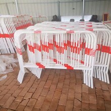  Pictures of red and white mobile fences, municipal construction protection road fences, traffic safety barriers in Yiwu, Zhejiang