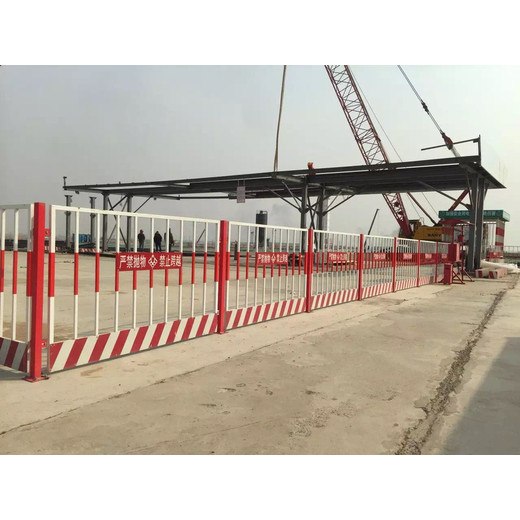 浙江東陽市施工臨邊防護(hù)欄、工地沖孔基坑護(hù)欄警示標(biāo)語塔吊圍網(wǎng)