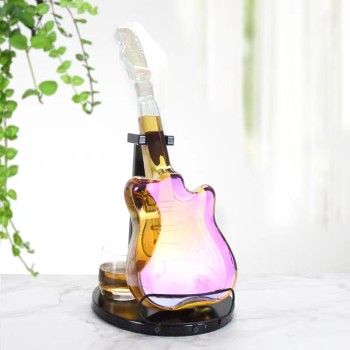河间华企吉他造型酒瓶高硼硅玻璃酒瓶吹制玻璃酒瓶