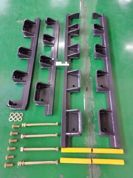 小松新款挖機(jī)PC460-8整車護(hù)鏈架、支重輪護(hù)板