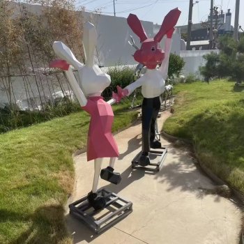 抽象兔子雕塑制作-街道标识-山东镀锌板兔子雕塑