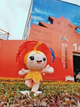 學校吉祥物玻璃鋼卡通花朵IP公仔人物雕塑形象魔性拉滿卻吸粉無數(shù)