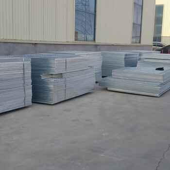 建筑施工腳手架鋼跳板是建筑行業(yè)施工用具的一種