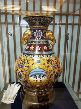 米振雄四海同心景泰藍(lán)瓶