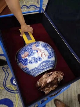 青花釉里紅龍行天下天球瓶寧勤征大師作品