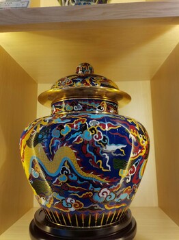 戴嘉林、丁明鴻聯(lián)袂創(chuàng)作景泰藍(lán)《盛世國韻祥龍罐》
