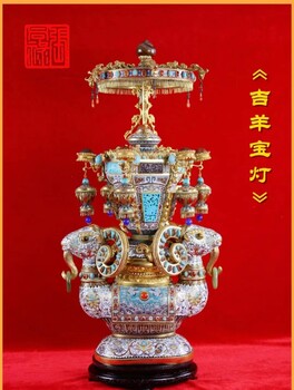中國(guó)工藝美術(shù)大師張同祿“經(jīng)典”之一景泰藍(lán)吉羊?qū)殶?>
                        </div>
                        <div   class=