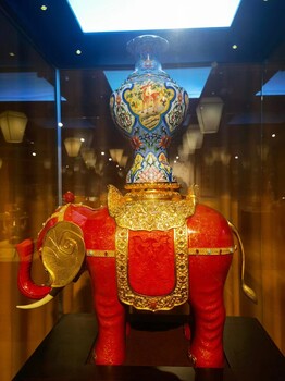 張同祿、文乾剛聯(lián)袂創(chuàng)作《福運吉象》漆器琺瑯尊