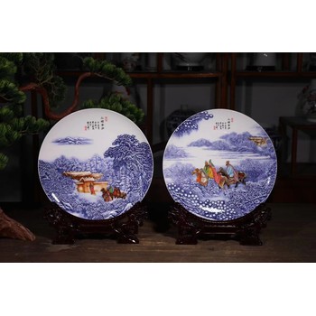 陶瓷世家·張松茂創(chuàng)作三顧茅廬青花大師對(duì)盤