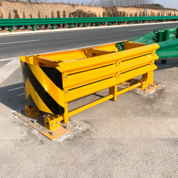 贵州高速路口可导向防撞垫黄色ts级防撞垫供应