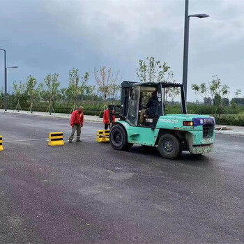 山西晉城充電站水泥墩水泥道路隔離墩