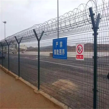 機(jī)場(chǎng)隔離柵，掛鉤式三角防護(hù)網(wǎng)，桃型柱護(hù)欄網(wǎng)