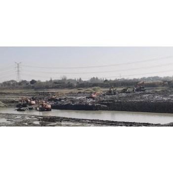 铜仁河道清淤用水上挖机信息,船挖机租赁一站式服务