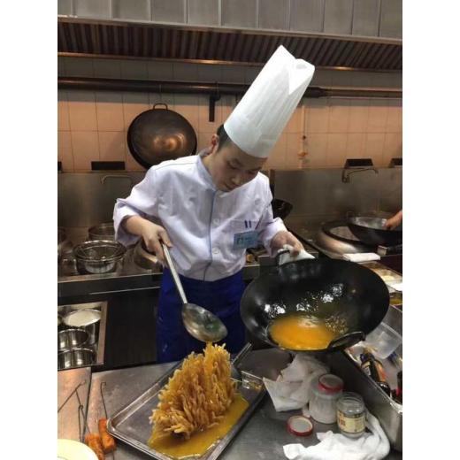 中国澳门招建筑工人中餐厨师服务员保姆护工司机