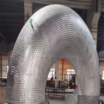 天津双曲铝板施队伍多年安装铝单板经验
