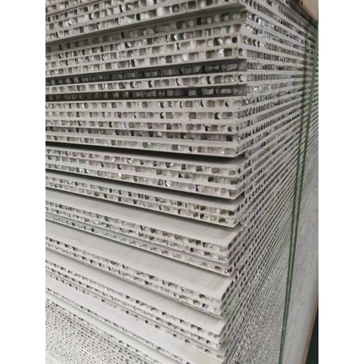云南竹木纤维墙板实心碳晶板防潮阻燃木饰面厂家