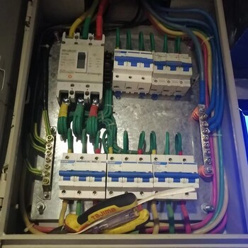 東西湖區(qū)金銀湖附近水電維修電路改造