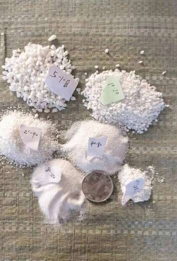 牡丹江陽明區(qū)足球場填充雪花白沙子20-30目金剛砂廠家品牌