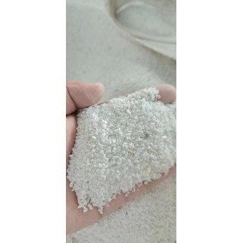 塔城沙灣縣庭院白石子鋪路白色水磨石子洗米石白卵石金剛砂生產(chǎn)廠家