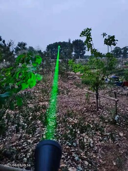 東北糧倉激光防鳥裝置自動(dòng)工作太陽能供電