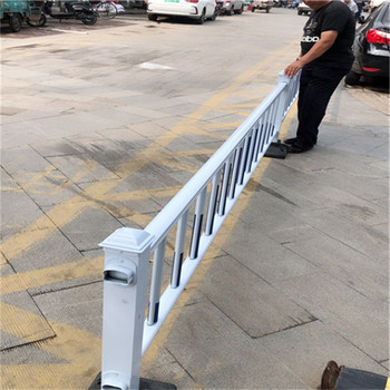 青島市政護欄工廠車間區(qū)域規(guī)劃圍欄城市馬路對向車道分隔柵欄