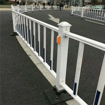 周口市政道路护栏京式隔离栏交通设施围栏城市人行道公路防撞栏杆