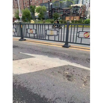 锡林郭勒盟市政道路护栏隔离护栏围栏厂家