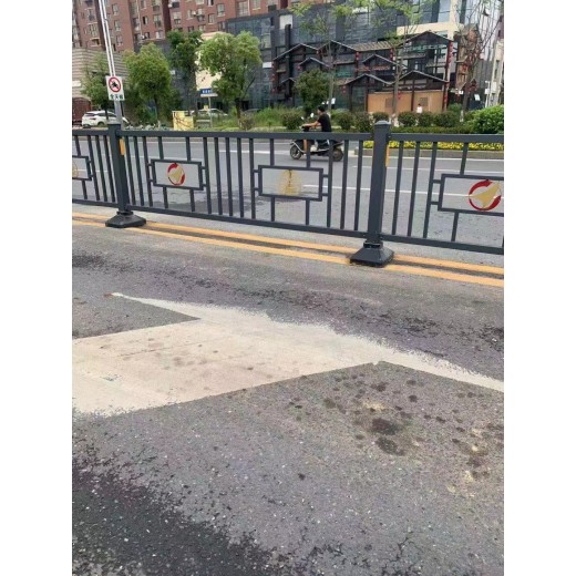 阜阳市政道路护栏隔离护栏围栏定制厂家
