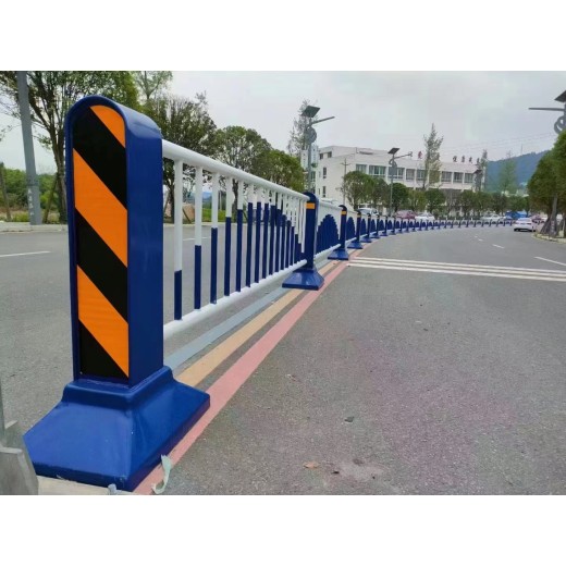 益阳市政道路护栏隔离护栏围栏厂家定制
