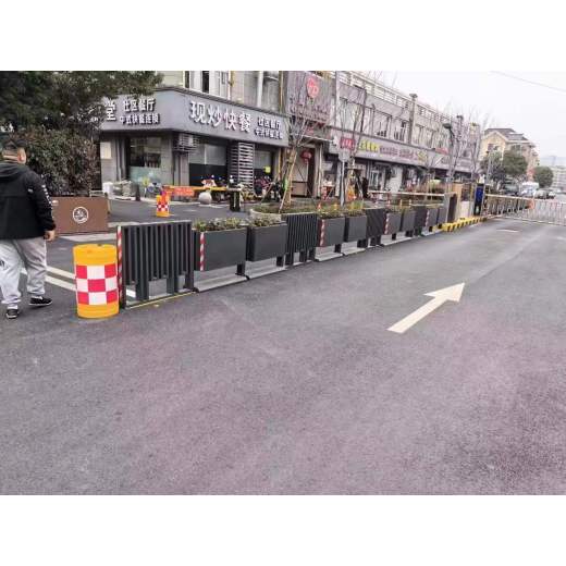 丹东市政道路隔离花箱护栏定制花箱护栏